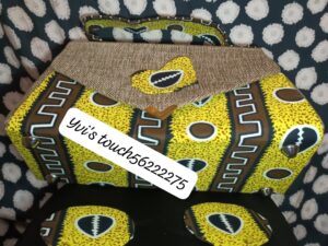 Ensemble sac à main et boucles d'oreille